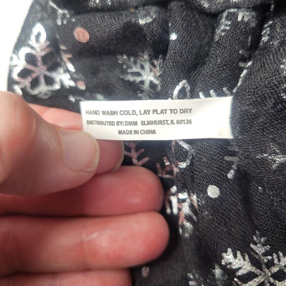 Lavello Black Sheer Viscose Silver Snowflake Design Scarf - Picture 4 of 4